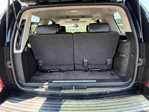 Used 2010 Cadillac Escalade Luxury AWD/4WD image 13