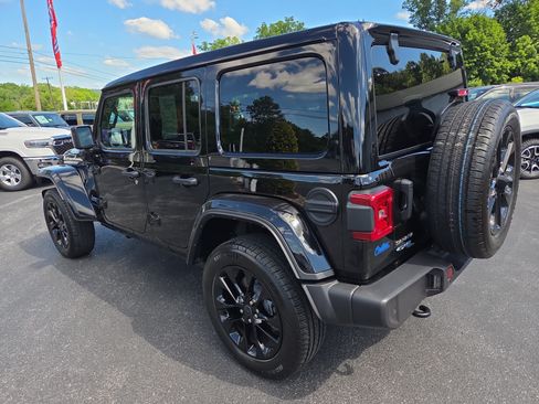 Certified 2025 Jeep Wrangler Unlimited Sahara w/ Safety Group AWD/4WD image 6