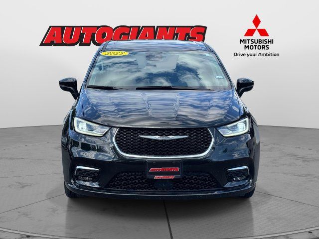 Used 2023 Chrysler Pacifica Touring-L FWD image 8