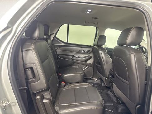 Used 2021 Chevrolet Traverse RS image 16