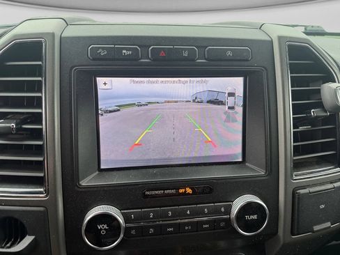 Used 2019 Ford Expedition XLT w/ Equipment Group 202A AWD/4WD image 25