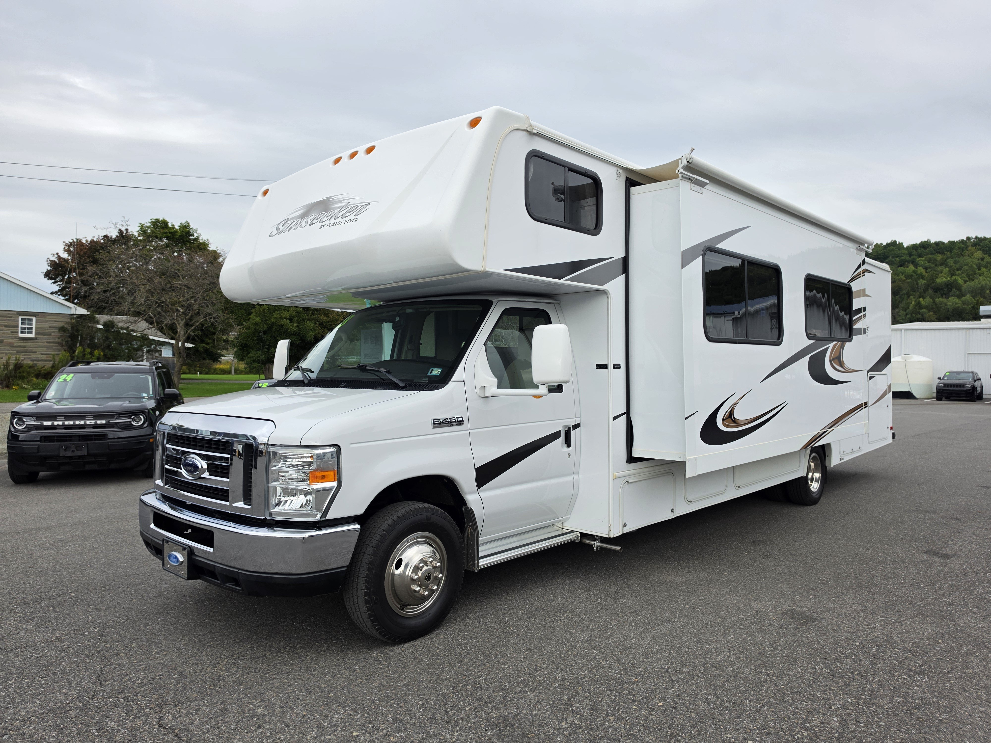 Used 2012 Ford E-450 and Econoline 450 Super Duty w/ Motorhome Prep Pkg RWD image 7