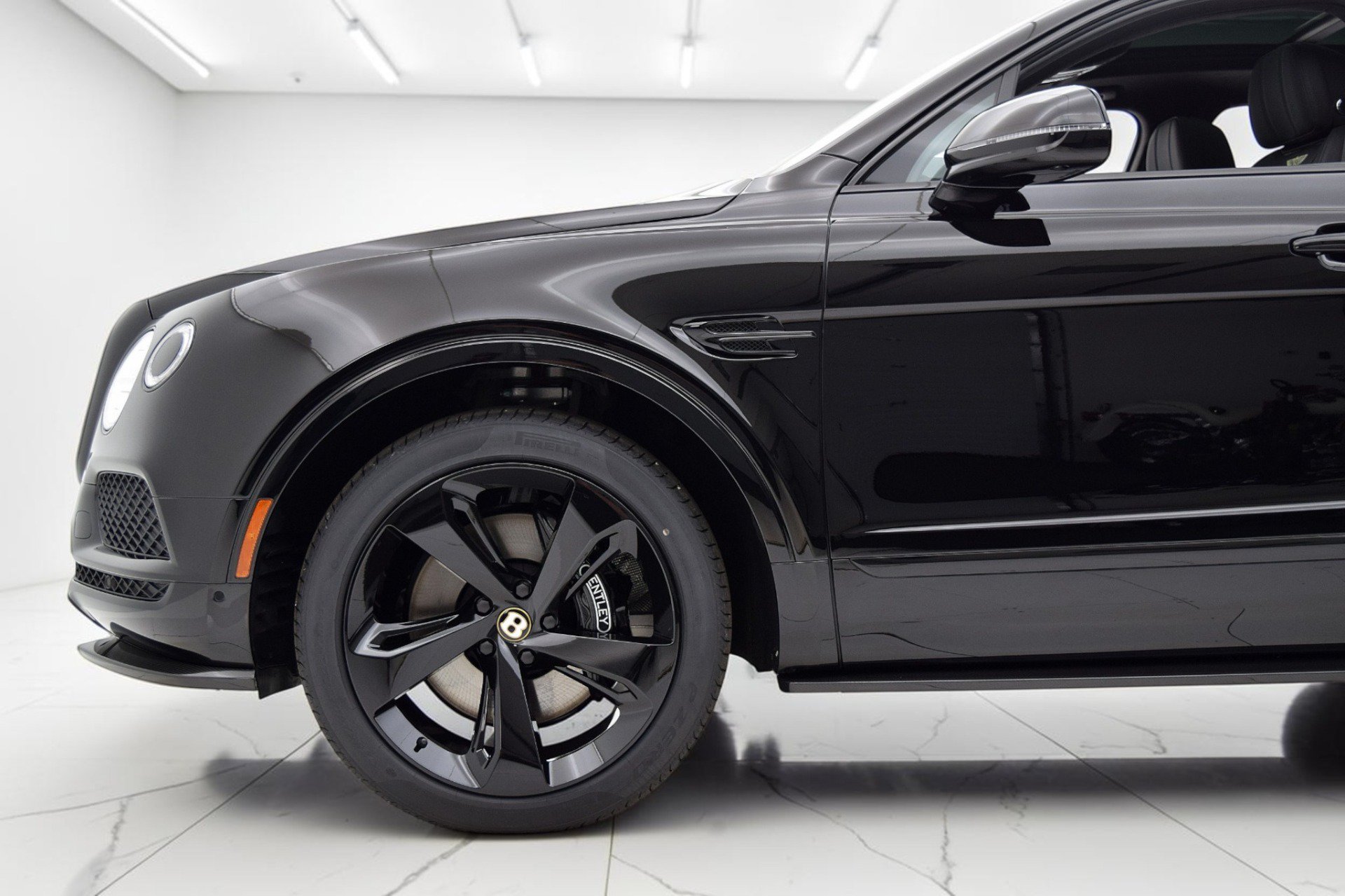 Used 2019 Bentley Bentayga AWD/4WD image 40