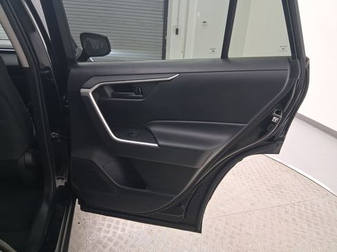 Used 2020 Toyota RAV4 LE image 27