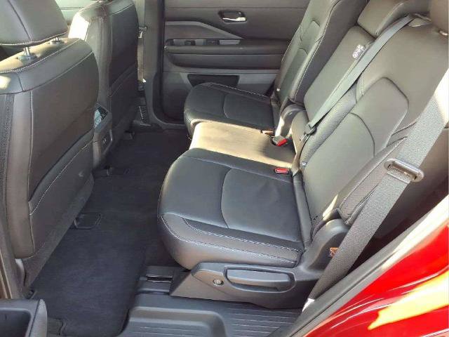 Certified 2024 Nissan Pathfinder SL w/ Cargo Package FWD image 13