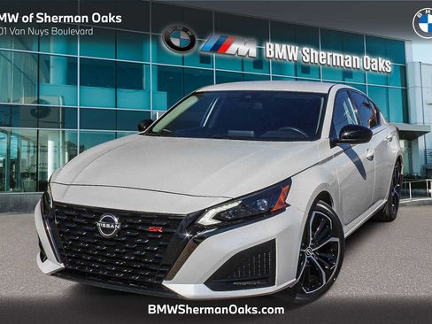 Used 2023 Nissan Altima 2.5 SR image 1