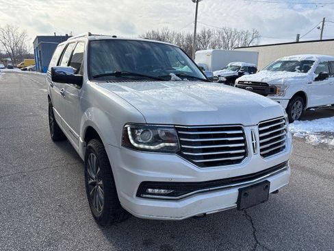 Used 2016 Lincoln Navigator Select image 3