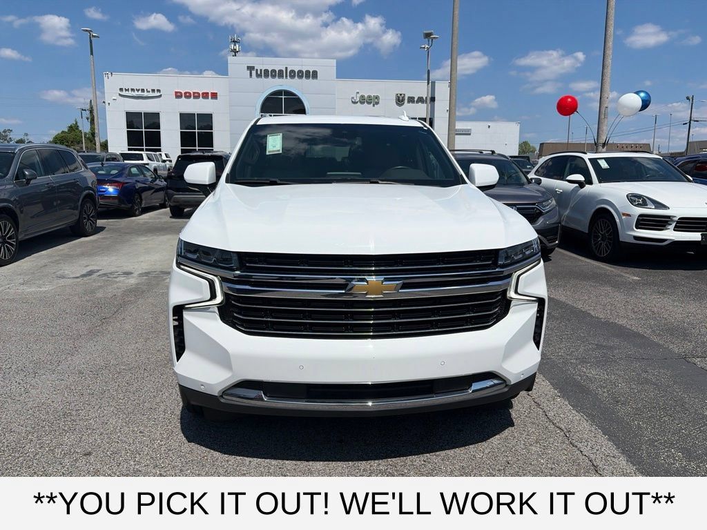Used 2024 Chevrolet Suburban LT RWD image 2
