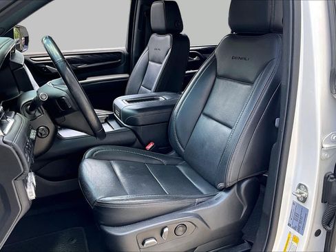 Used 2022 GMC Yukon XL Denali w/ Denali Premium Package AWD/4WD image 7