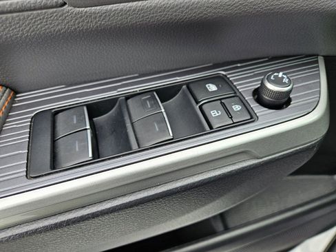 Used 2022 Toyota Sienna XSE image 31