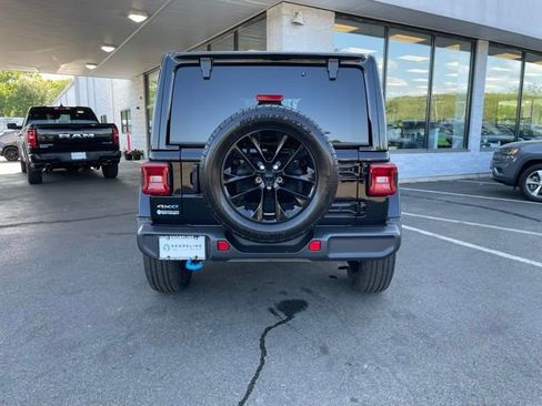 Used 2024 Jeep Wrangler Unlimited Sahara w/ Technology Group AWD/4WD image 7