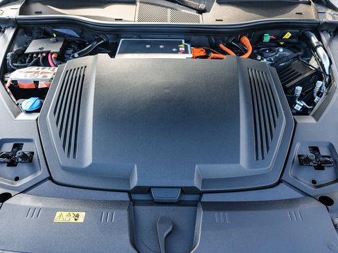 Used 2024 Audi Q8 e-tron Premium Plus w/ Premium Plus Package image 29