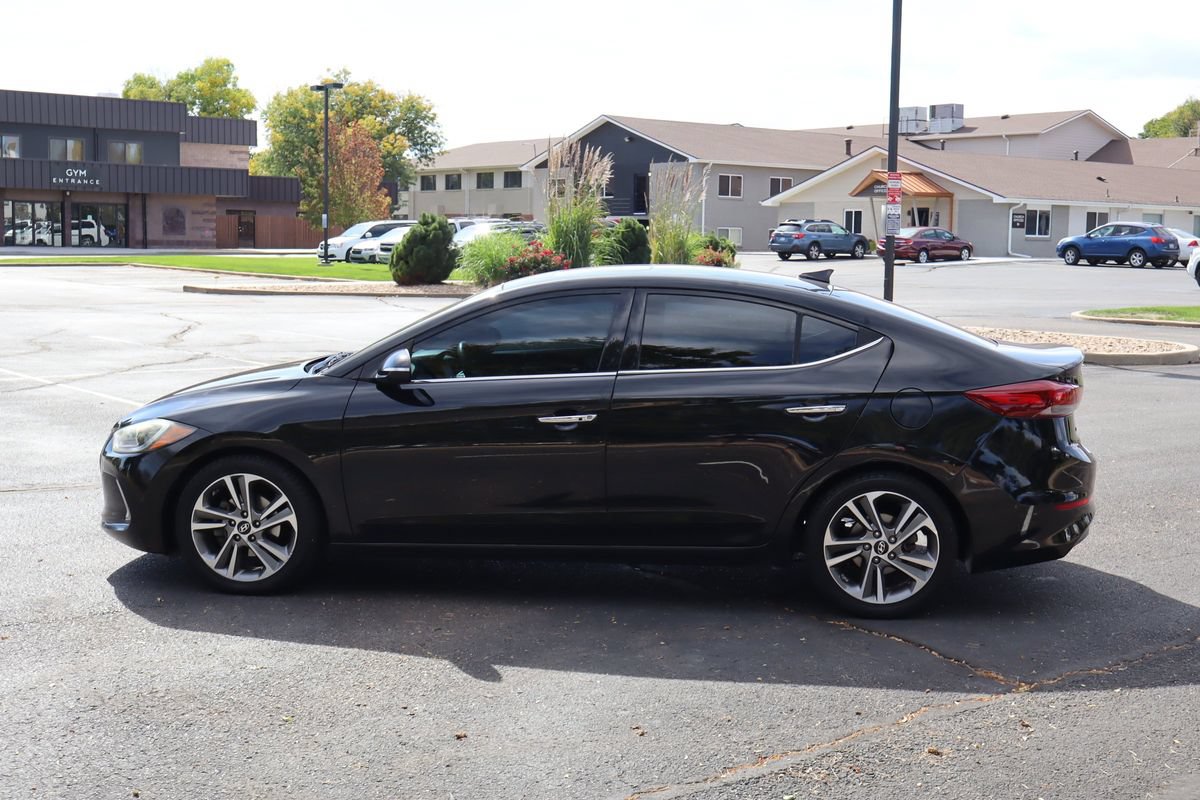 Used 2017 Hyundai Elantra Limited w/ Limited Tech Package 04 FWD image 9