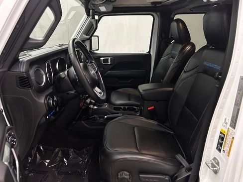 Used 2023 Jeep Wrangler Unlimited Rubicon 4xe w/ Cold Weather Group AWD/4WD image 12
