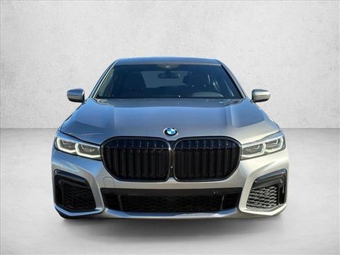 Used 2021 BMW 740i w/ M Sport Package image 9