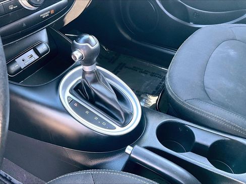 Used 2018 Kia Soul + FWD image 13