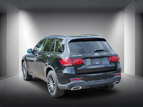 Used 2021 Mercedes-Benz GLC 300 4MATIC image 3