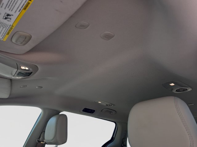 Used 2020 Chrysler Pacifica Limited w/ Advanced Safetytec Group FWD image 24