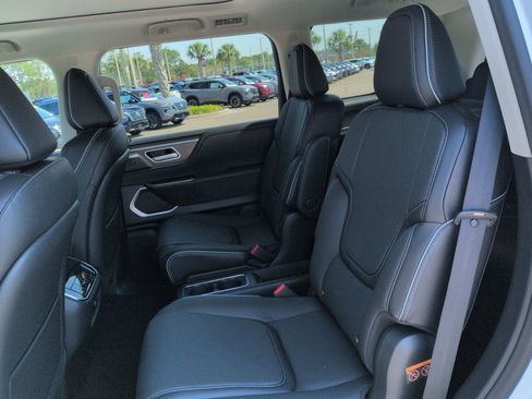 New 2026 INFINITI QX80 Luxe image 15