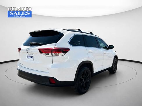 Used 2019 Toyota Highlander SE w/ Carpet Mat Package (TMS) FWD image 6