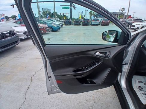 Used 2016 Ford Focus SE FWD image 9