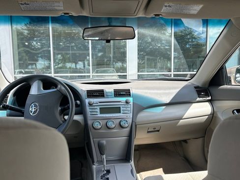 Used 2009 Toyota Camry LE FWD image 18