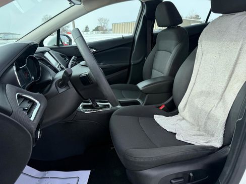 Used 2017 Chevrolet Cruze LT w/ Convenience Package image 12