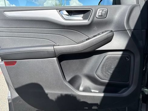 Used 2025 Ford Escape Platinum w/ Premium Technology Package AWD/4WD image 9