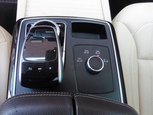 Used 2017 Mercedes-Benz GLE 350 w/ Premium 2 Package image 9