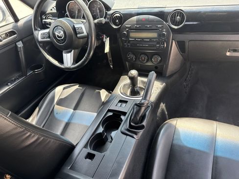 Used 2006 MAZDA MX-5 Miata Touring RWD image 13