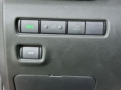 Used 2024 Nissan Sentra SV image 17