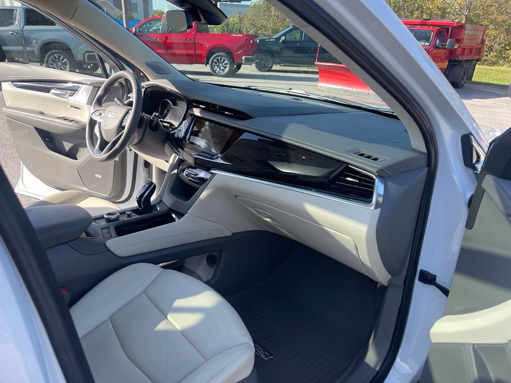 Used 2023 Cadillac XT6 Premium Luxury w/ LPO, Floor Liner Package AWD/4WD image 19