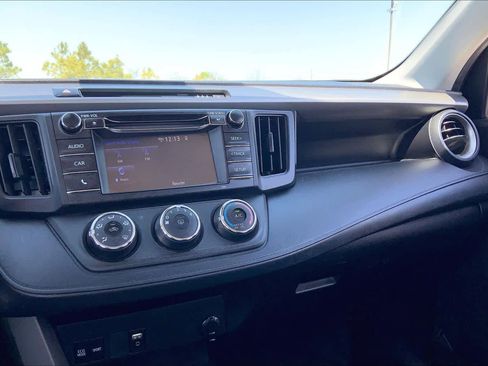 Used 2018 Toyota RAV4 LE image 35