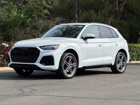 Certified 2024 Audi Q5 e Prestige w/ Prestige Package AWD/4WD image 9