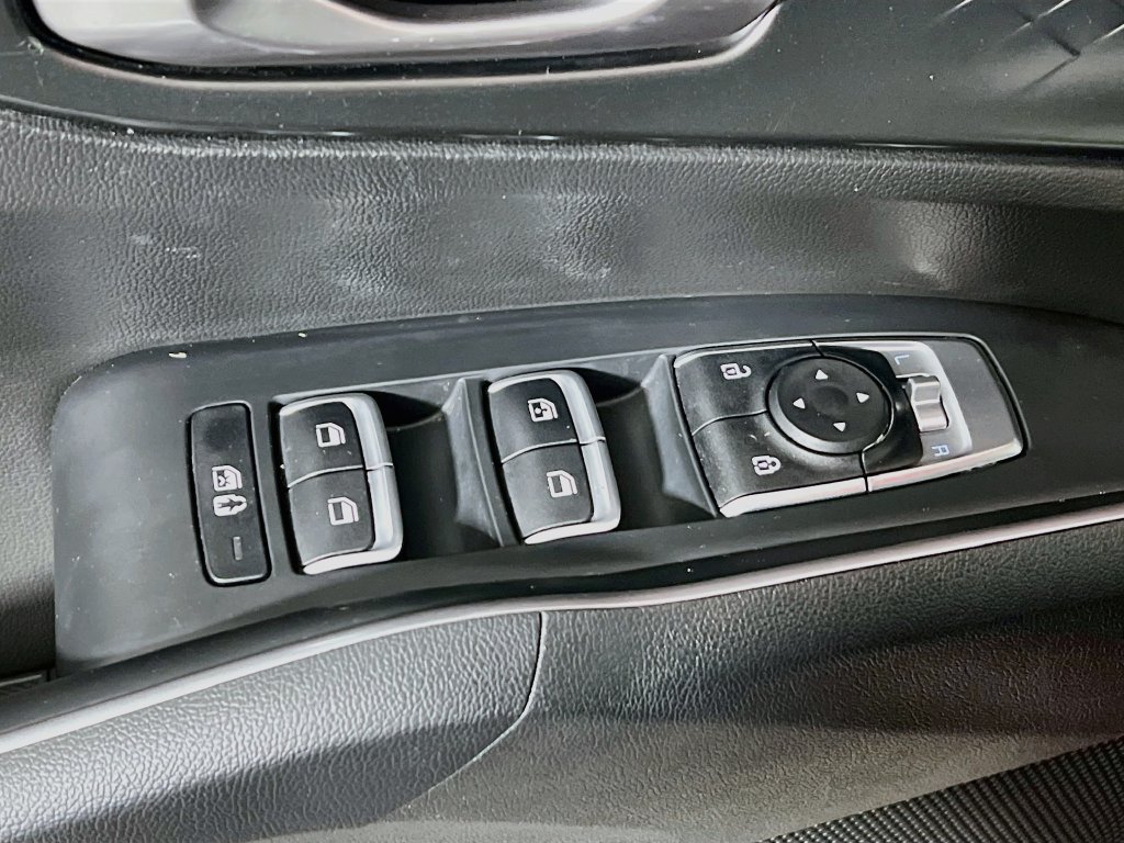 Used 2023 Kia Sorento EX AWD/4WD image 17