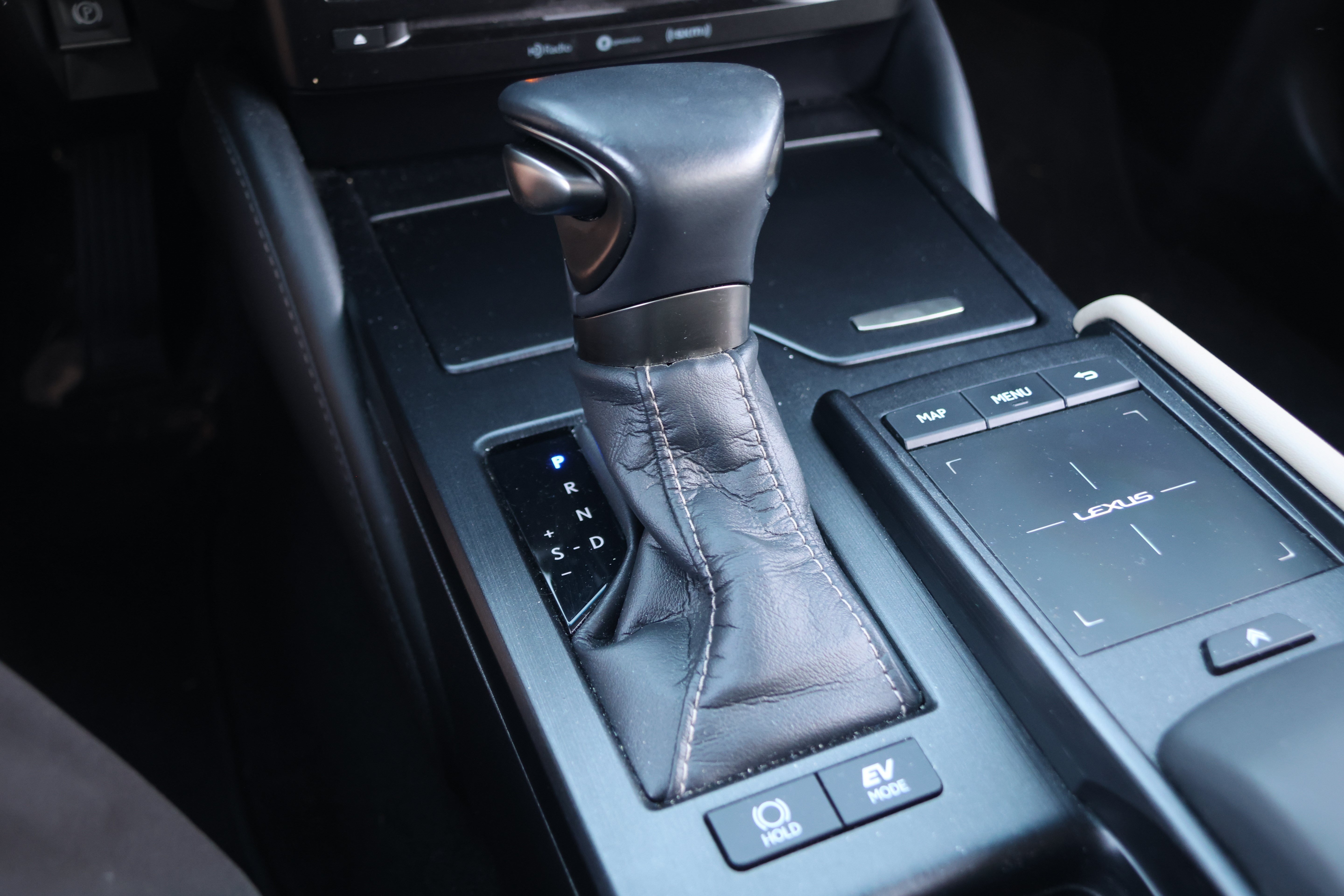 Used 2020 Lexus ES 300h w/ Premium Package FWD image 24