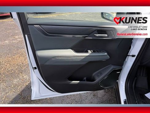 New 2026 GMC Acadia AT4 w/ Luxury Package image 15