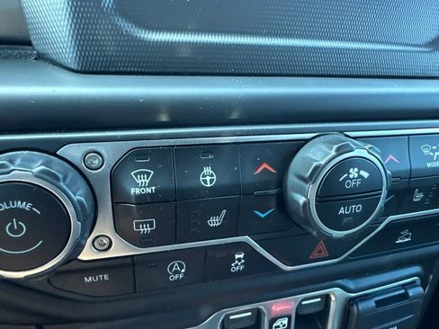Used 2021 Jeep Gladiator Sport AWD/4WD image 19