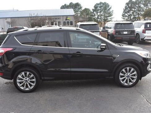 Used 2017 Ford Escape Titanium image 4