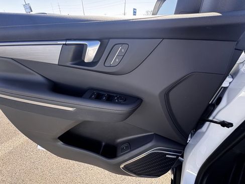 Used 2025 Buick Enclave Preferred image 15