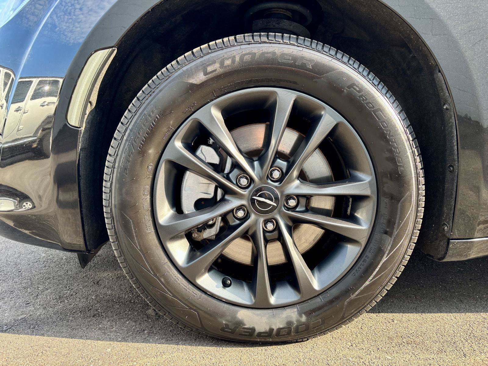Used 2020 Chrysler Pacifica Touring-L AWD/4WD image 17