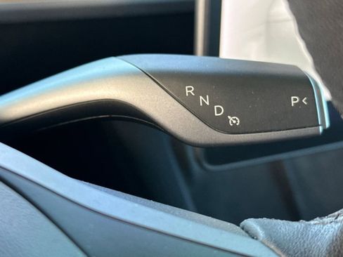 Used 2022 Tesla Model Y Long Range image 20