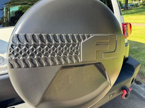 Used 2010 Toyota FJ Cruiser 4WD image 36
