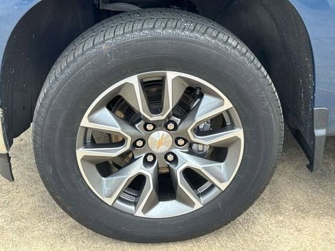 Used 2024 Chevrolet Silverado 1500 LT AWD/4WD image 5