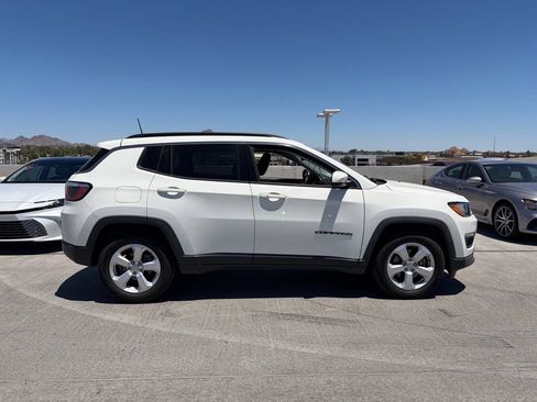 Used 2018 Jeep Compass Latitude w/ Popular Equipment Group FWD image 3