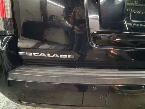Used 2017 Cadillac Escalade Luxury RWD image 15