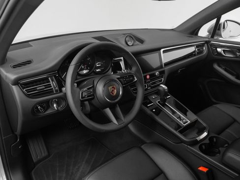 Used 2025 Porsche Macan image 37