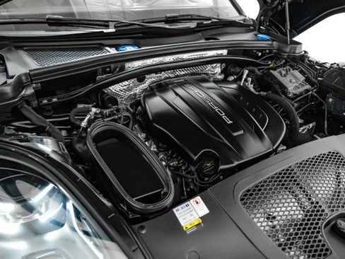 Used 2021 Porsche Macan image 38