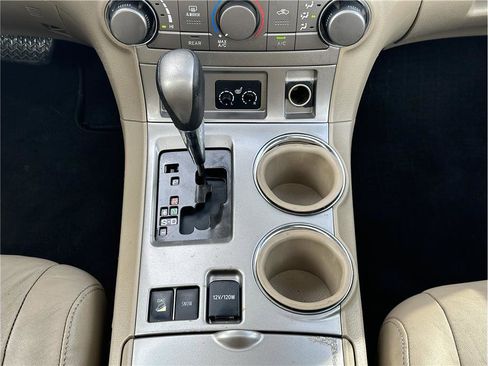 Used 2013 Toyota Highlander SE image 28