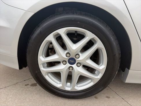 Used 2016 Ford Fusion SE image 15